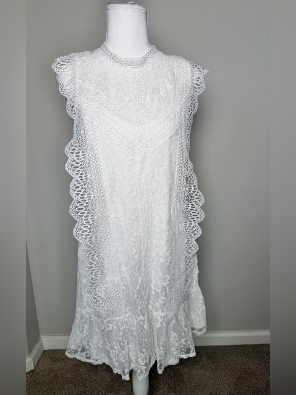 NWT - White Lace Sleeveless Dress - Elegant Feminine Design - Bride - Bridal